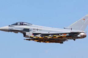 九游娱乐-国家队训练营强化防守转换提升团队协作效率，加强防守