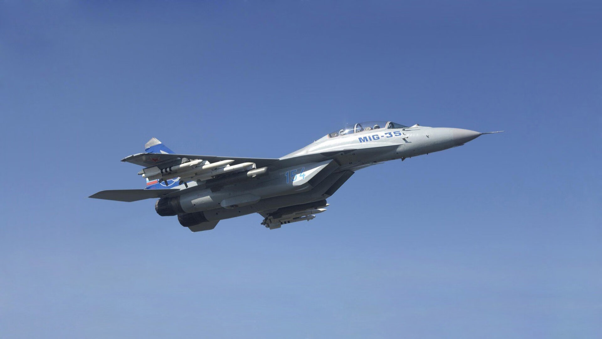 “快艇冲浪:东三叉湖赛场极速角逐,掀起水上运动的新浪潮”