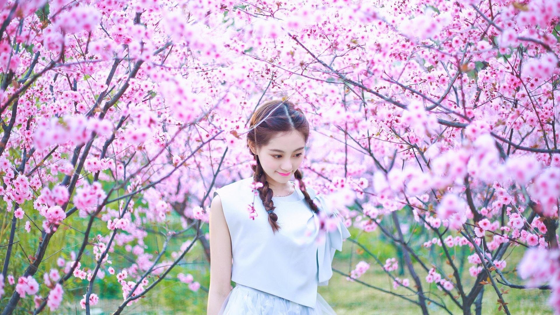 “沙滩赛场热力四射,沙滩手球与合球激烈对决”