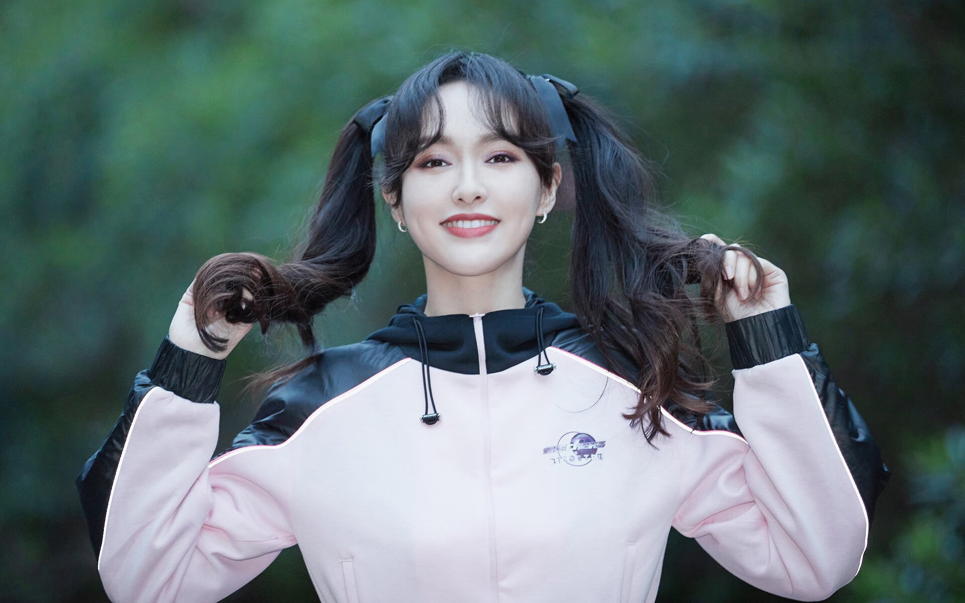 仰泳赛场吉尔吉斯斯坦选手步伐稳健,吉尔吉斯斯坦游泳运动员