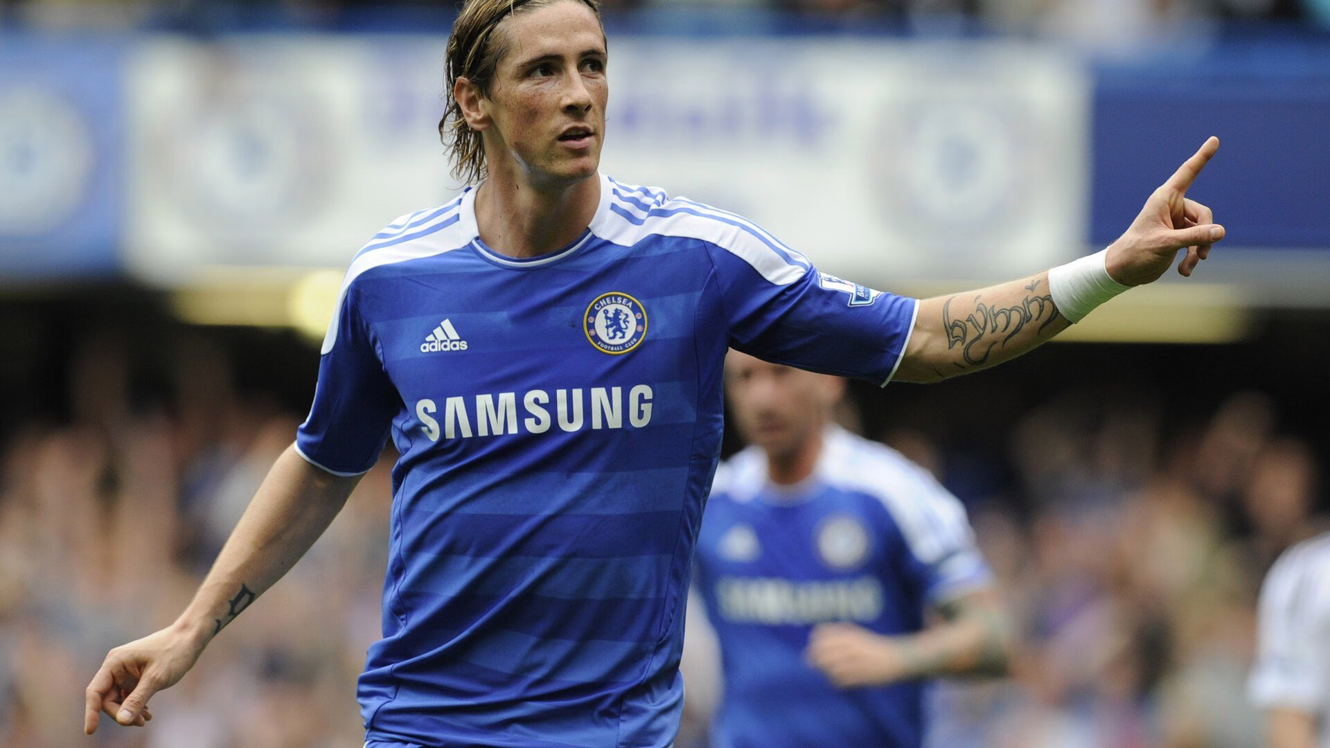 滑雪场首创“亲子滑雪接力赛” 家长与孩子搭档完成不同难度雪道